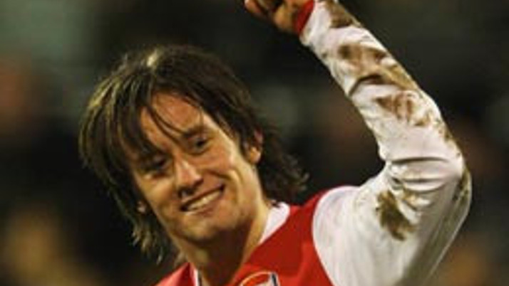 Arsenal Rosicky'le devam ediyor