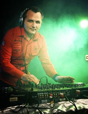 DJ Derya'ya programcı menajer DJ Derya'ya programcı menajer