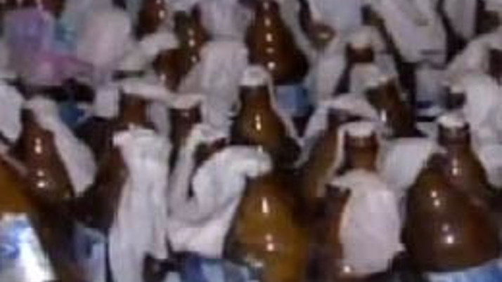 Deprem çadırından çıkana bakın!